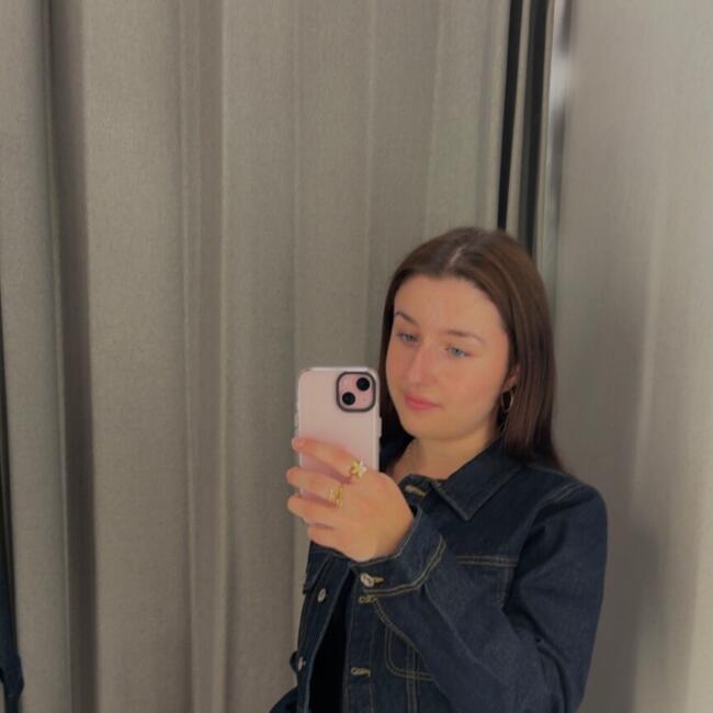 Babysitter in Les Mureaux: Alana