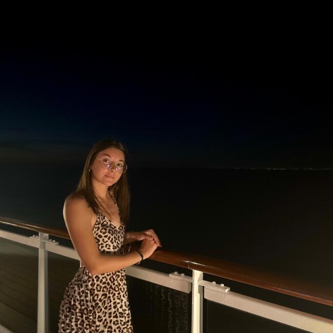 Babysitter in Beauvoisin: Eryn