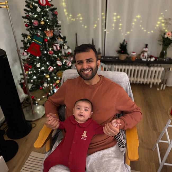 Babysitter Job in Düsseldorf: Khushdave Singh