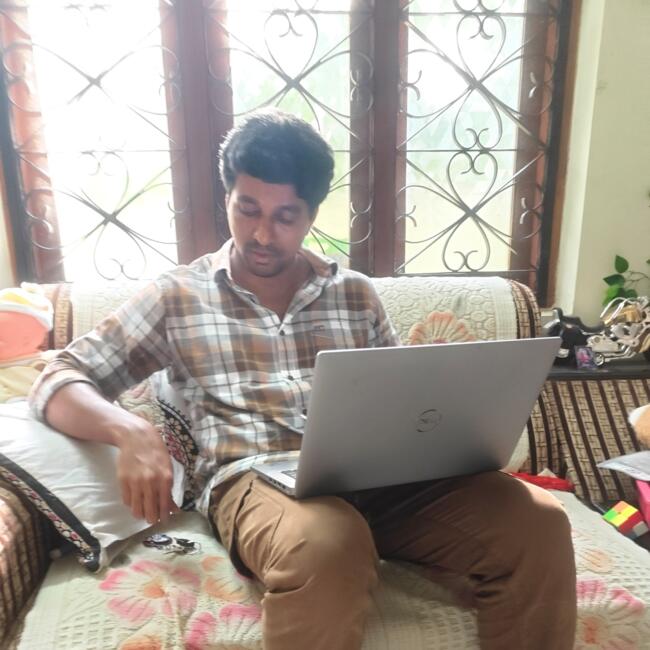 हैदराबाद में बेबीसिटिंग की नौकरी: Siva Krishna