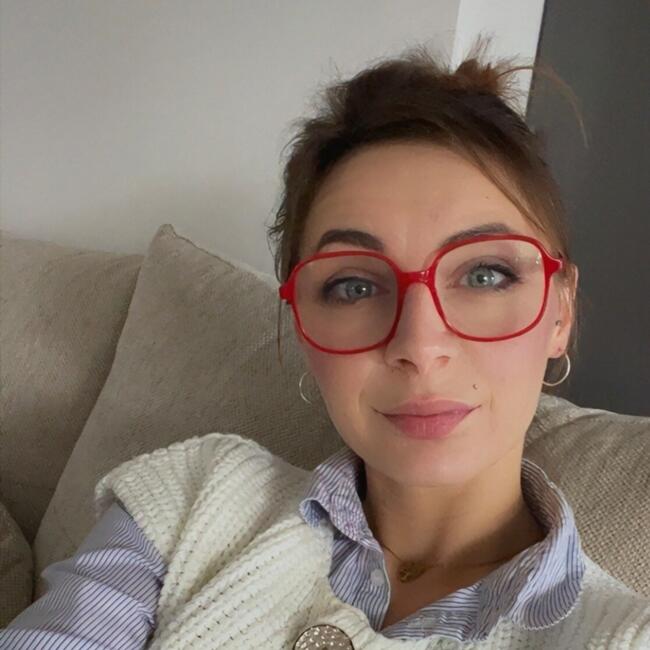Babysitting job in Saint-Maurice-l'Exil: Deborah