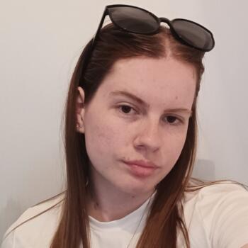 Babysitter Cwmbran: Hollie