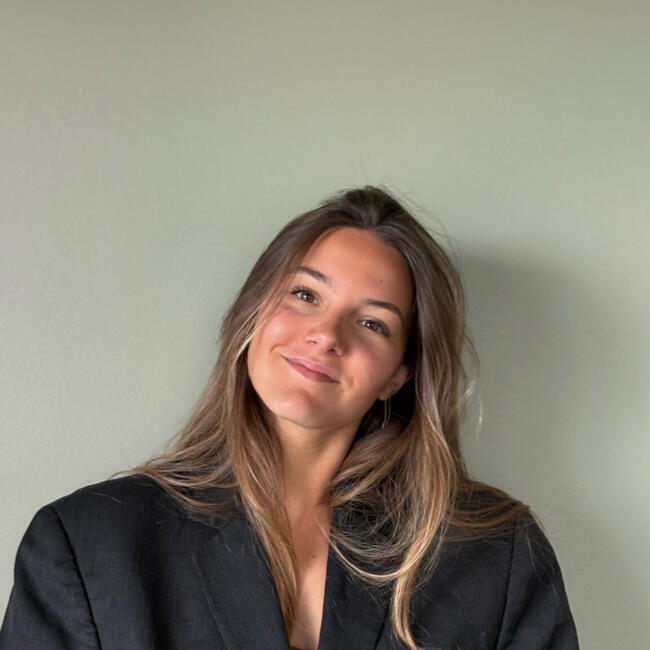 Babysitter in Paris: Nicky