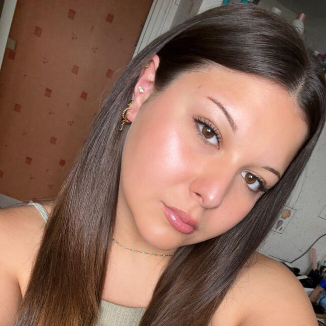 Babysitter in Barbezieux-Saint-Hilaire: Alizee