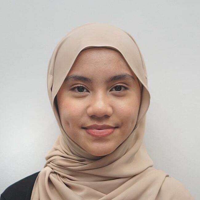 Pengasuh di Singapore Island: Nur