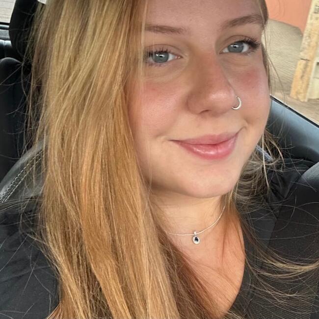 Babysitter in Maringá: Karoline