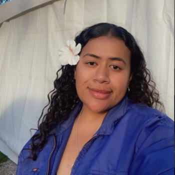 Babysitter in Auckland Airport: Loretta
