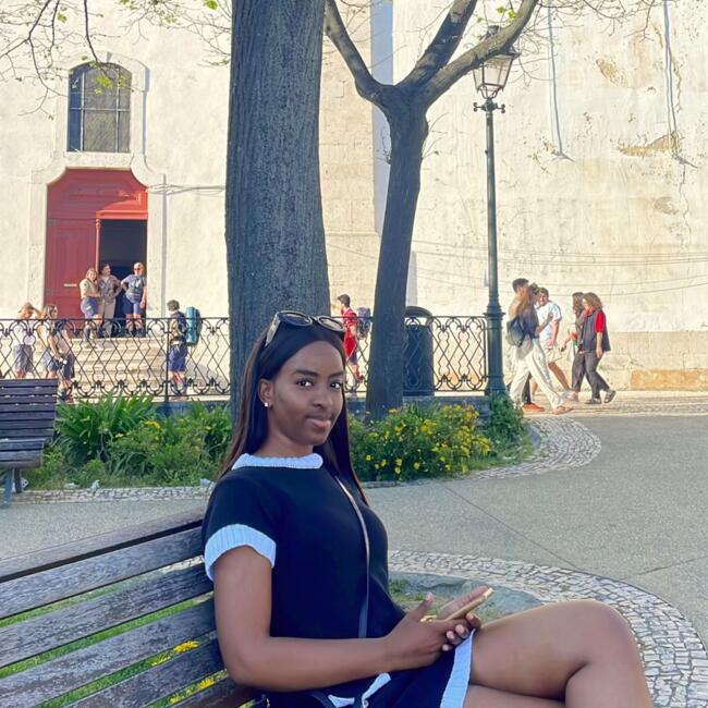 Babysitter in Lisbon: Tjirumatua