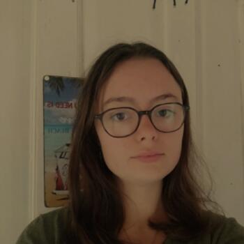 Babysitter in Gréville-Hague: Clémence