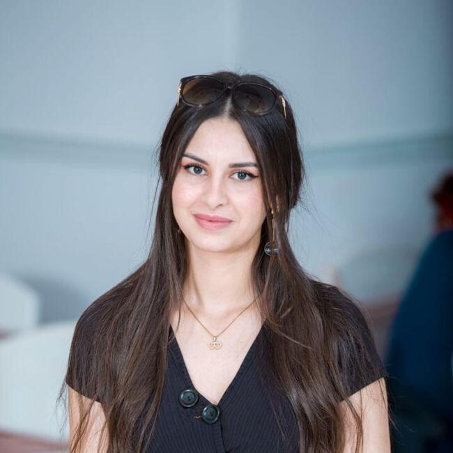 Babysitter in Survilliers: Syndia