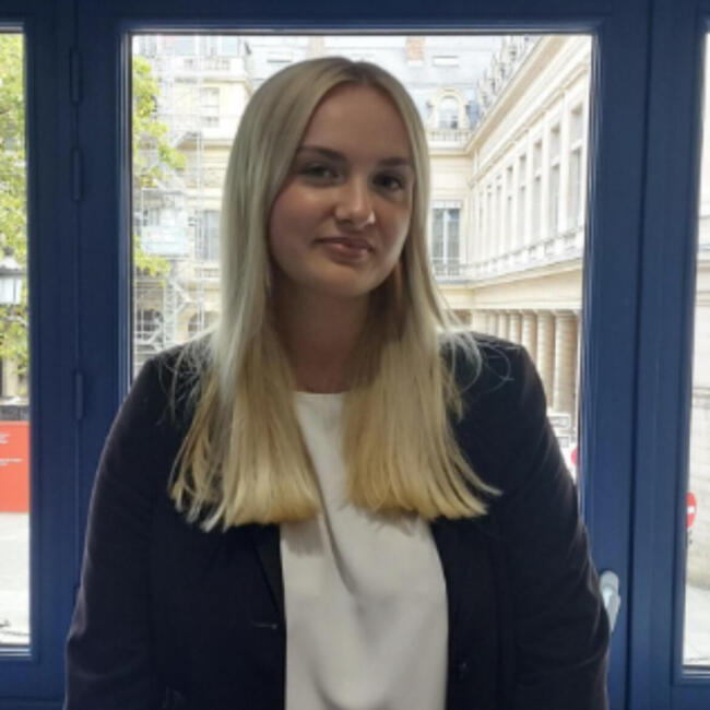 Babysitter in Levallois-Perret: Léa