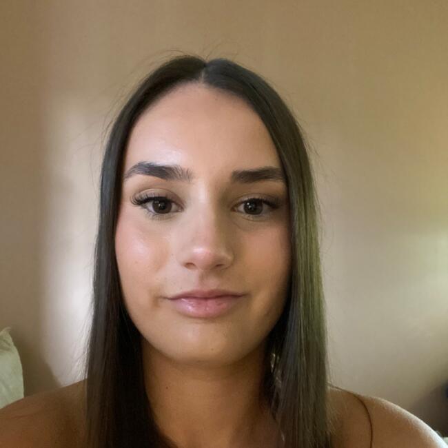 Babysitter in Villiers-le-Bâcle: Anna