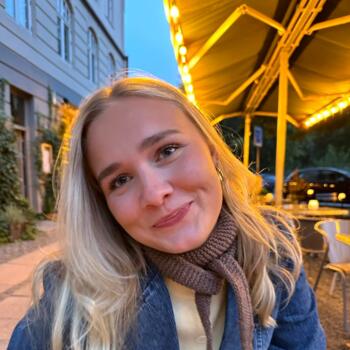 Babysitter in Paris: Anna