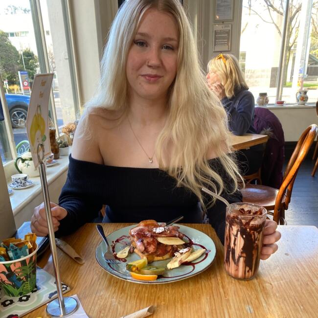 Babysitter in Dunedin: Ashlyn