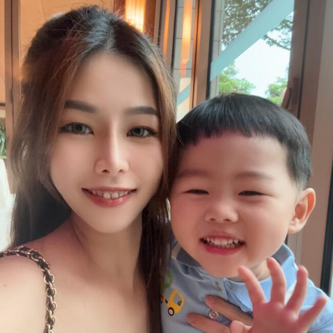 Babysitting job in Singapore: Xinyin