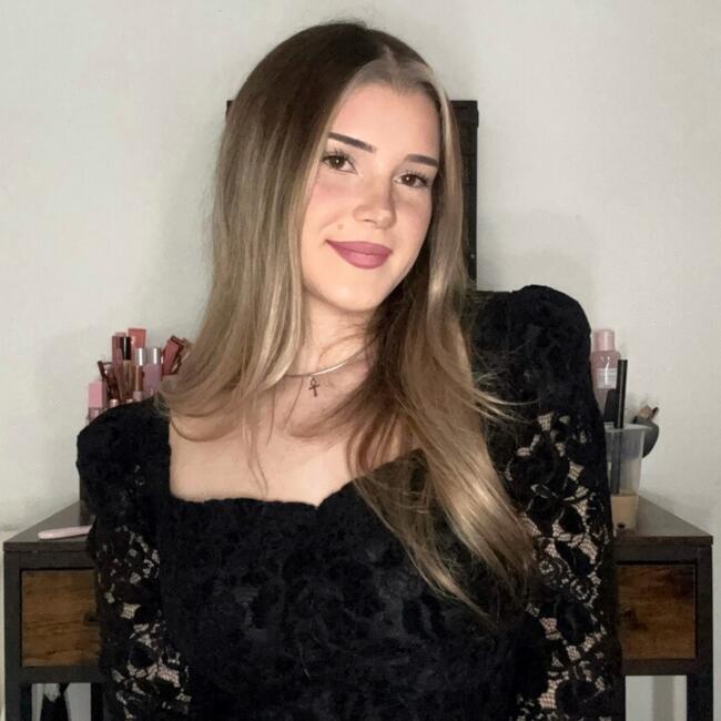 Babysitter in Saint-Denis: Islana