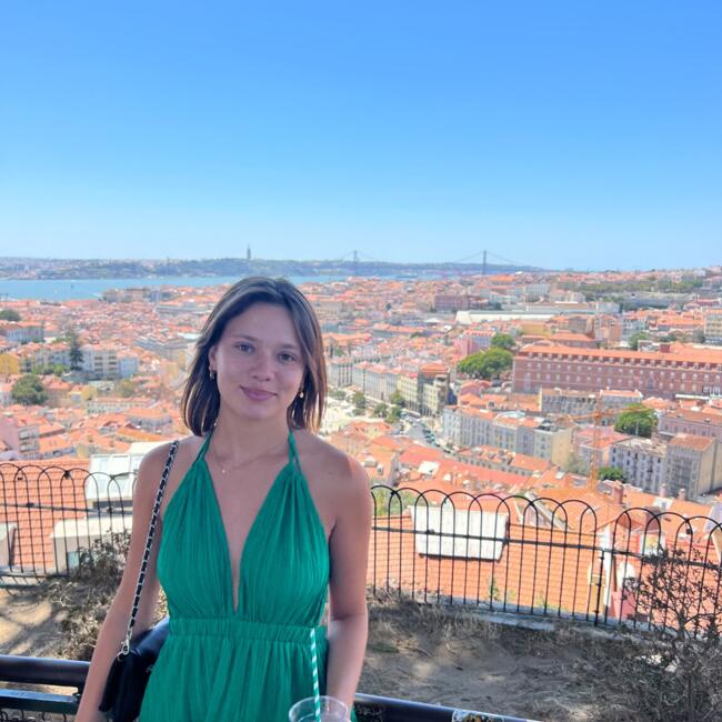 Babysitter in Écrouves: Clara