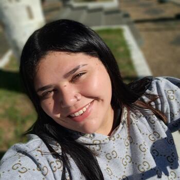 Babá Pinhais: Mikaela
