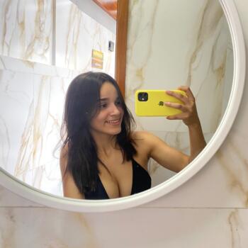 Babysitter in Lagoa Seca: Vivian