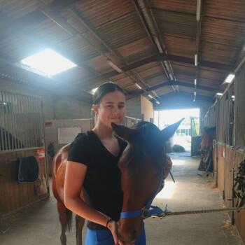 Babysitter in Saint-Just-Saint-Rambert: Lily