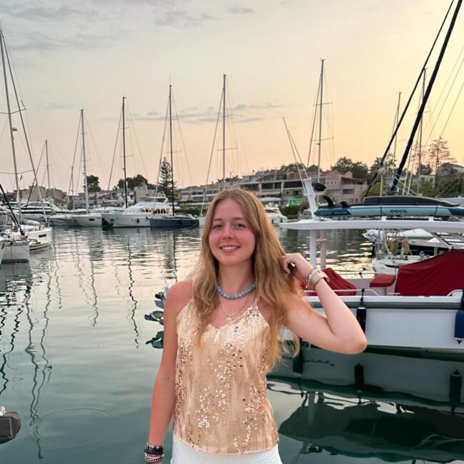 Babysitter in Pantin: Anjelina