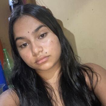 Babysitter Joinville: Luana
