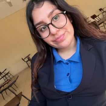 Babysitter in Ypané: Natalia