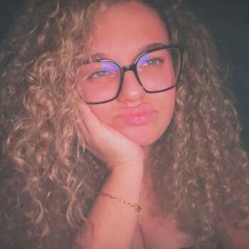 Babysitter in Porcheville: Manon