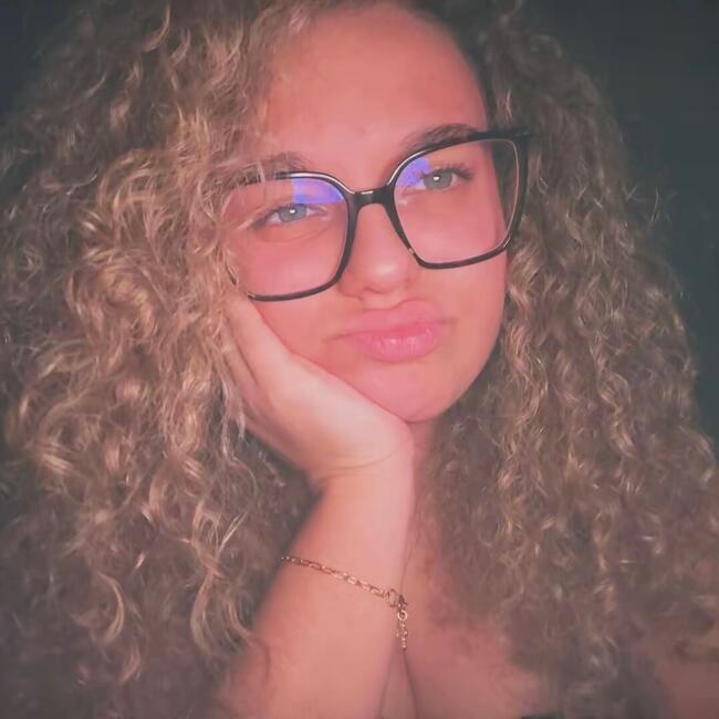 Babysitter in Porcheville: Manon
