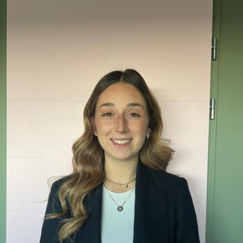 Babysitter in Reims: Nina