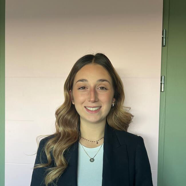 Babysitter in Reims: Nina