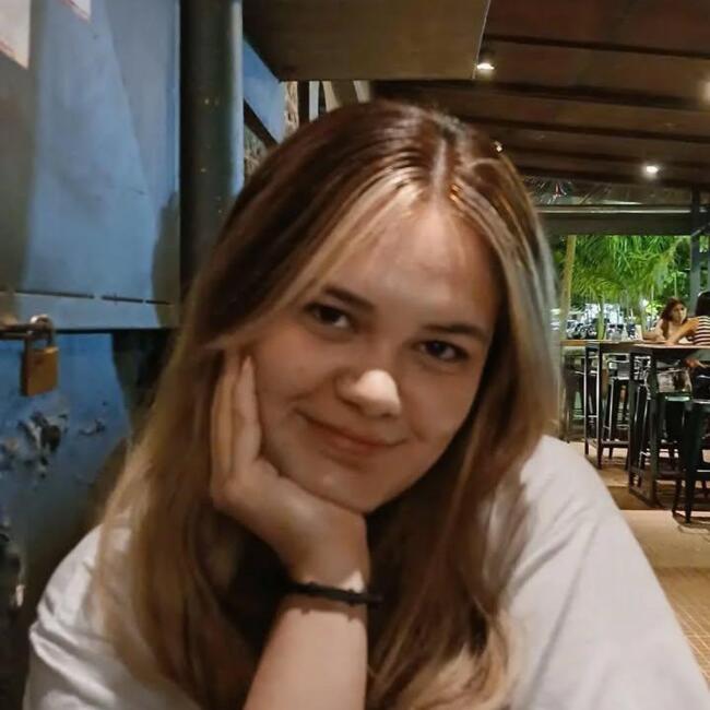 Babysitter in Córdoba: Angie Dragomir 