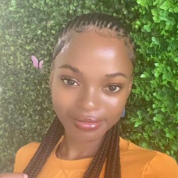 Babysitter in Discovery Bay: Akeela