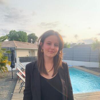 Babysitter in Blanquefort: Valentine