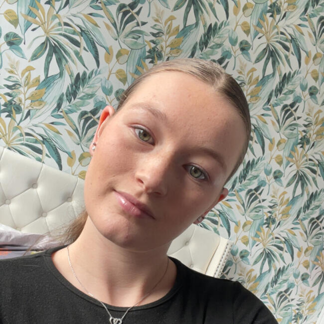 Babysitter in Brebières: Cassie