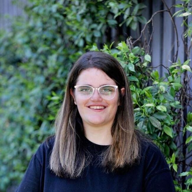 בייביסיטר ב- סידני: Danni