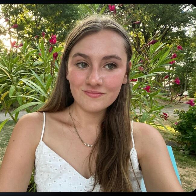 Babysitter in Bordeaux: Louise