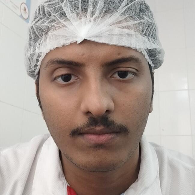 جليسة أطفال في إمارة الشارقة: Zay Ye