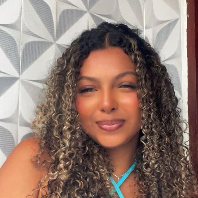 Babysitter in Bayeux: Lidhia