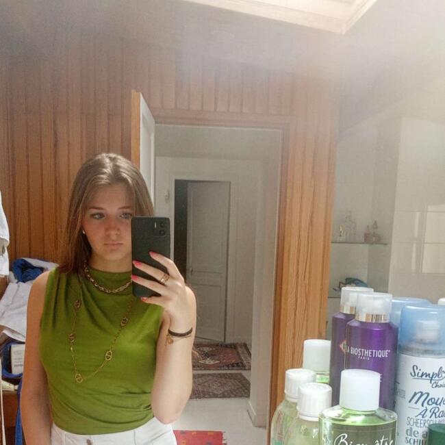 Babysitter in Bihorel: Agathe