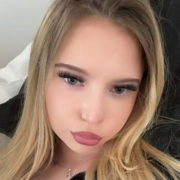 Babysitter in Crawley: Holly