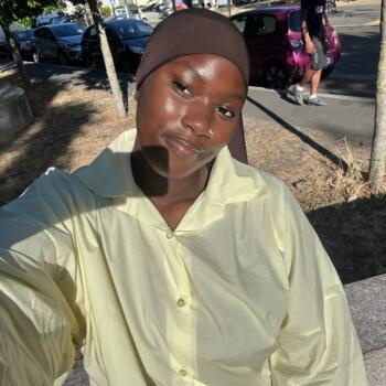 Babysitter in Saint-Denis: Bintou