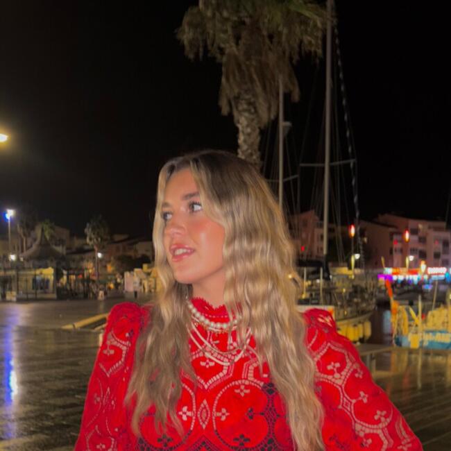 Babysitter in Châteaurenard: Emy