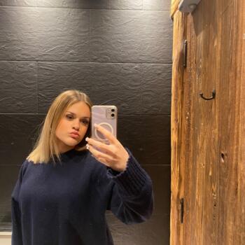 Babysitter in Saint-Germain-des-Fossés: Elsa