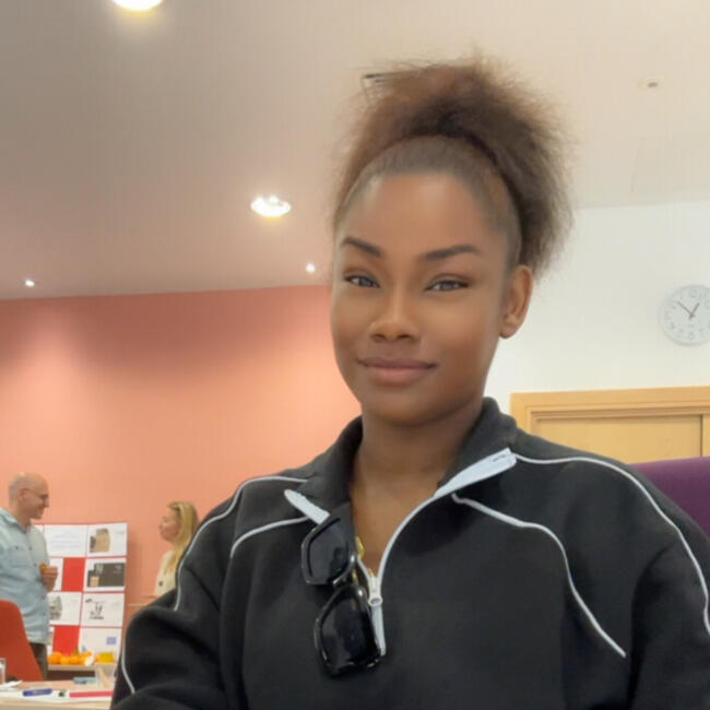 Babysitter in London: Chazelle