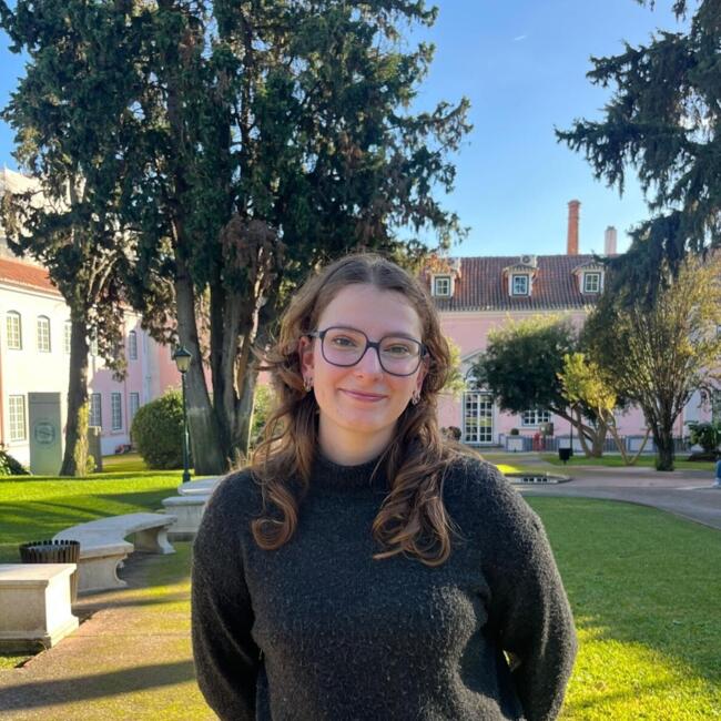 Babysitter in Porto Salvo: Beatriz