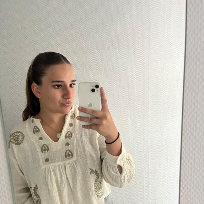 Babysitter in Limoges: Lola