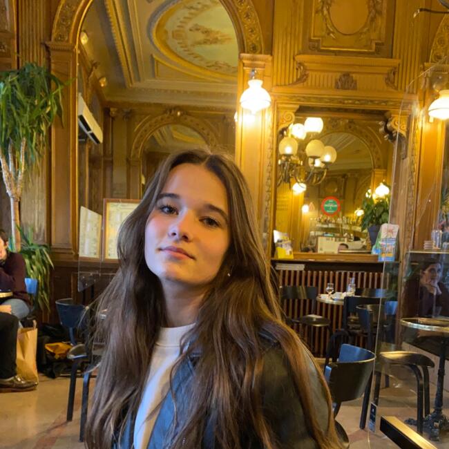 Babysitter in Cannes: Maëlie