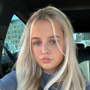 位於佩斯利 的臨時保母: Lola