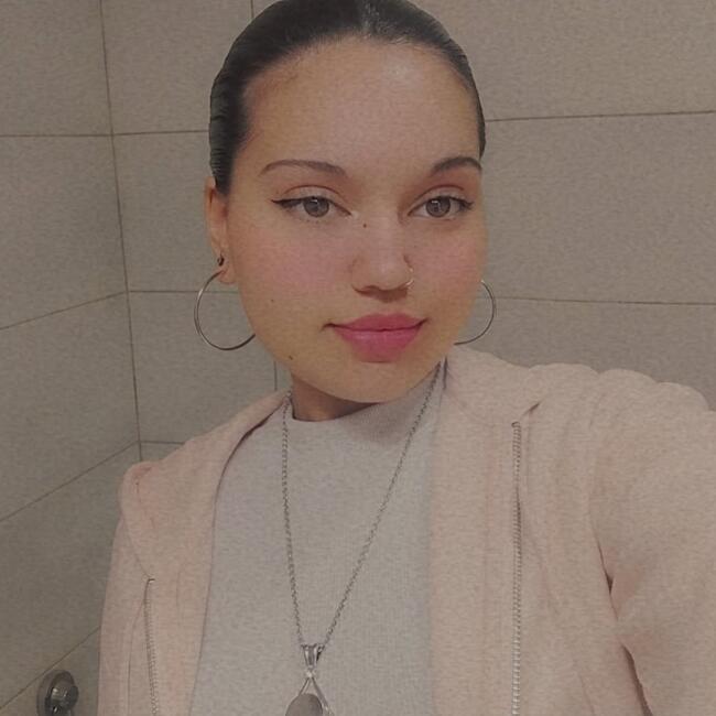 Babysitter in Montevideo: Abril Yannette Blanco Videla